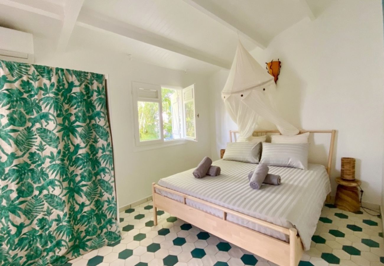 Villa à Sainte-Anne - Villa à Sainte Anne Ref G222 avec 6 chambres, pisc