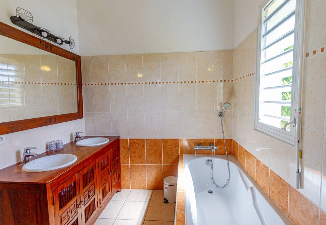 Villa à Deshaies - Villa à Deshaies G166A vue mer 3ch piscine