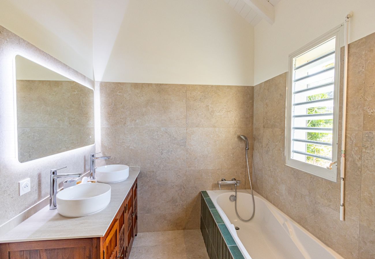 Villa à Deshaies - Villa à Deshaies G166A vue mer 3ch piscine