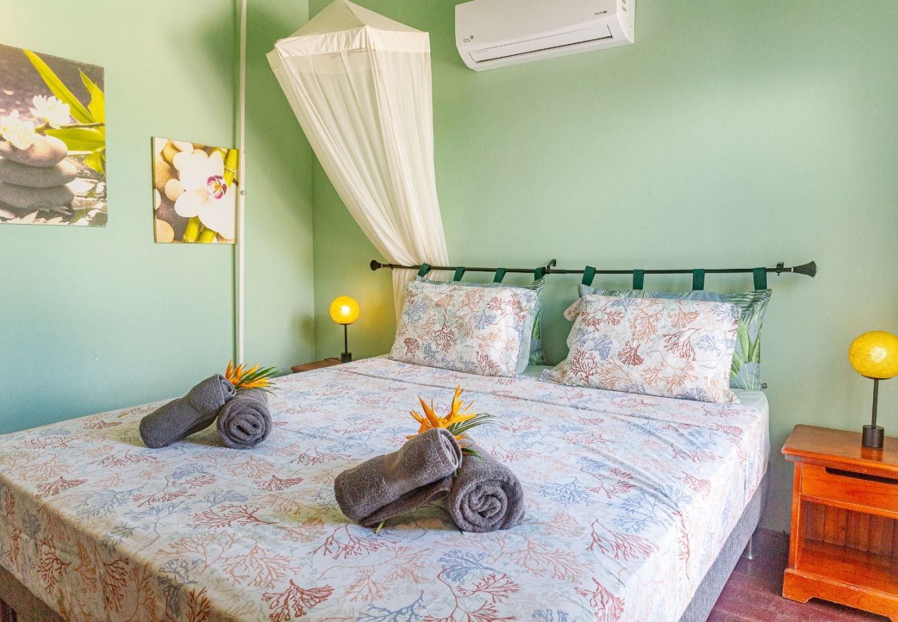 Villa à Deshaies - Villa à Deshaies G166A vue mer 3ch piscine