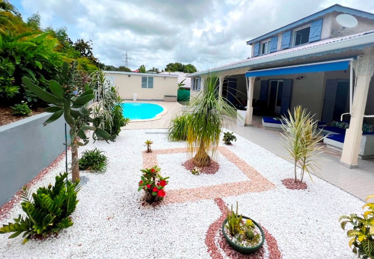 Villa à Sainte-Anne - Villa à Sainte Anne G104 3 ch piscine plage 600m