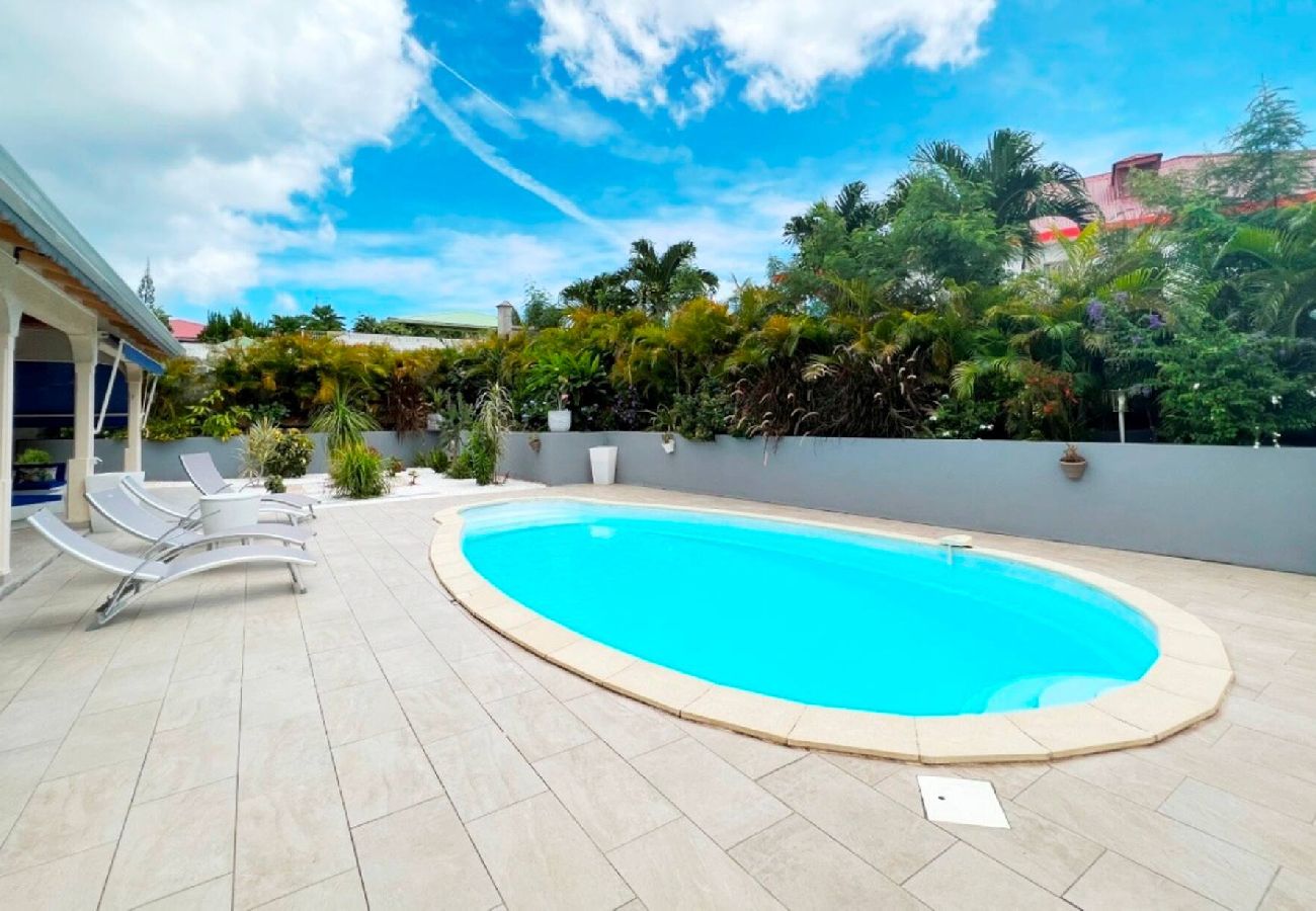 Villa à Sainte-Anne - Villa à Sainte Anne G104 3 ch piscine plage 600m