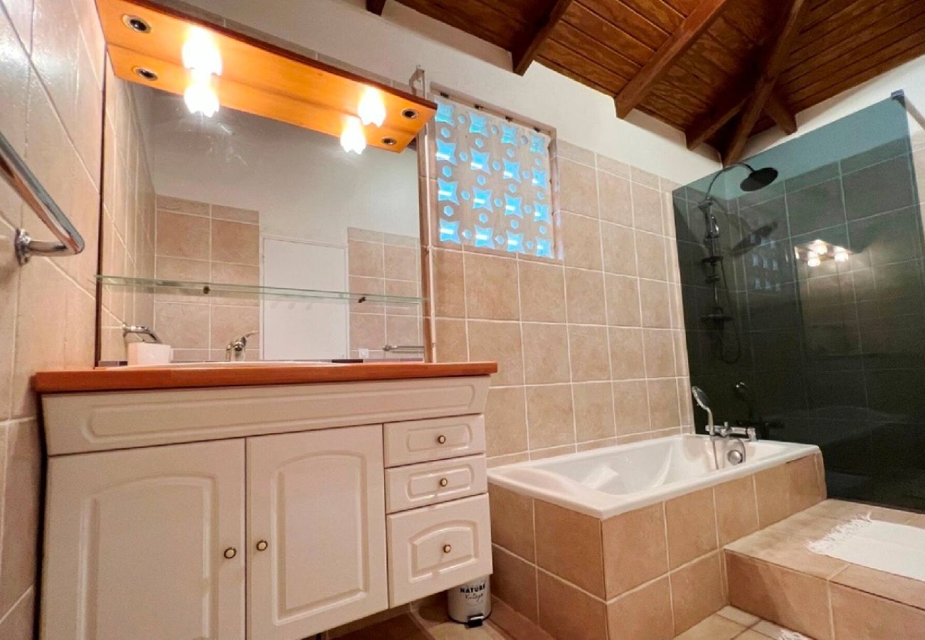 Villa à Sainte-Anne - Villa à Sainte Anne G104 3 ch piscine plage 600m
