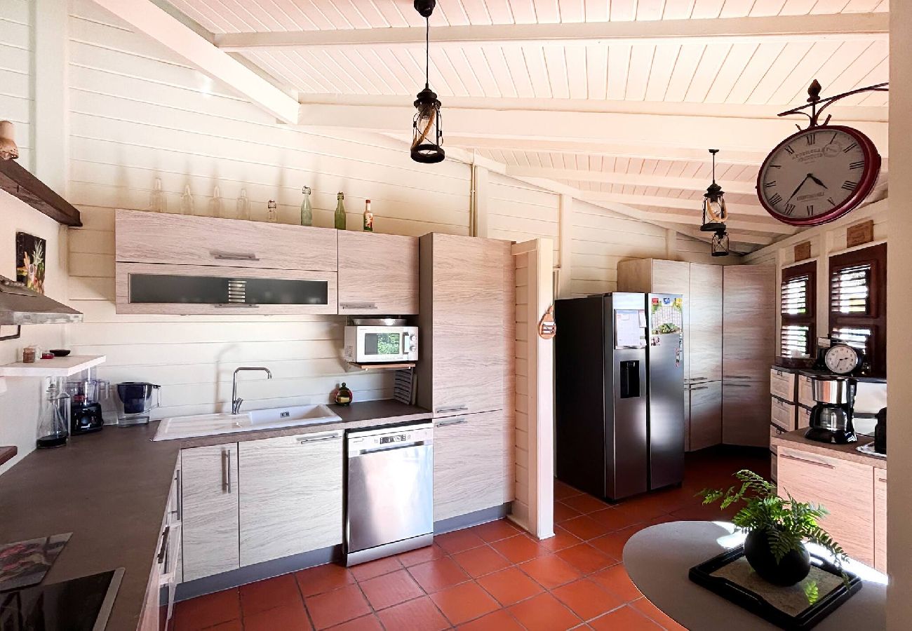 Maison à Les Trois-Ilets - Authentique maison créole Youka, 500m de la plage