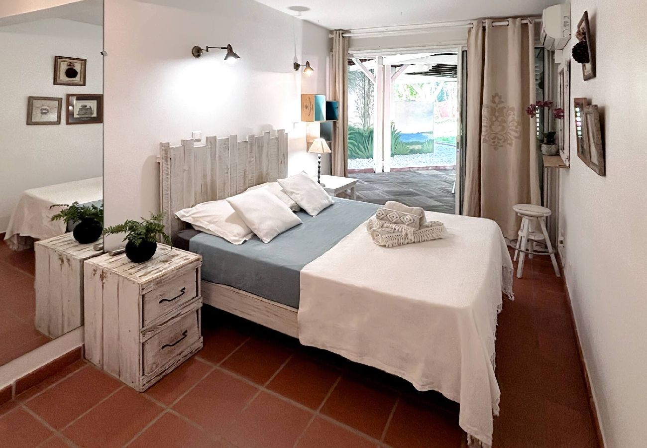 Maison à Les Trois-Ilets - Authentique maison créole Youka, 500m de la plage