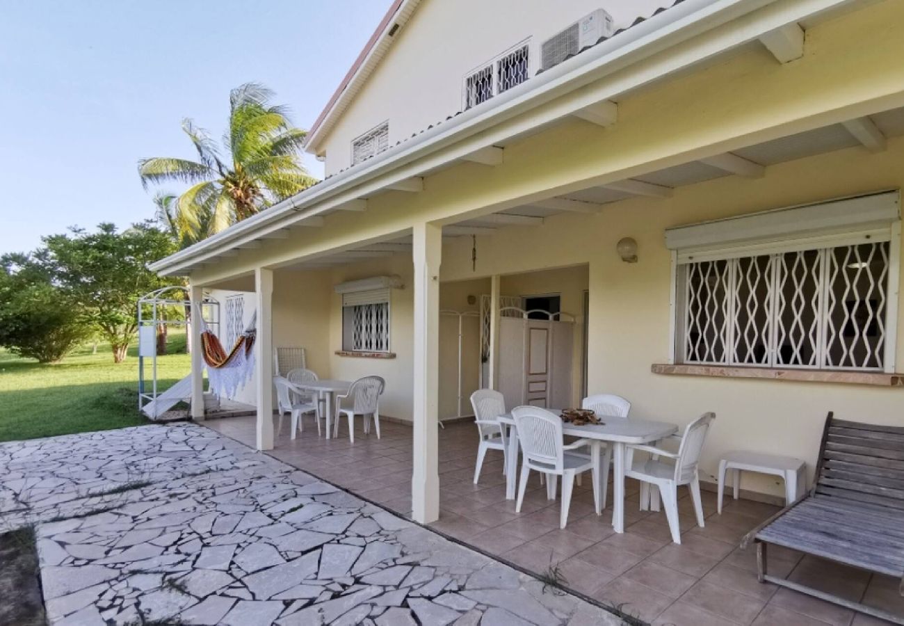 Villa à Sainte-Anne - Villa à Sainte Anne Ref M055 3ch piscine + 2appts