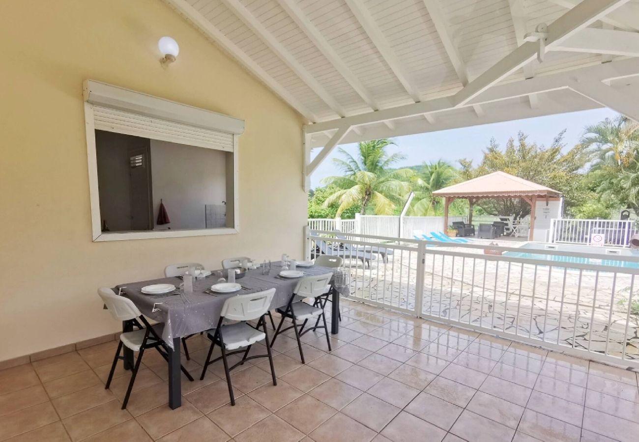 Villa à Sainte-Anne - Villa à Sainte Anne Ref M055 3ch piscine + 2appts
