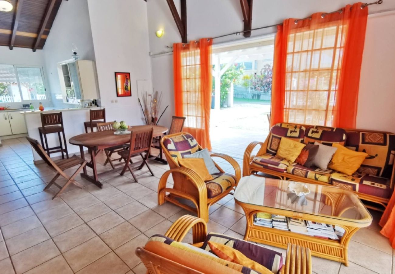 Villa à Sainte-Anne - Villa à Sainte Anne Ref M055 3ch piscine + 2appts