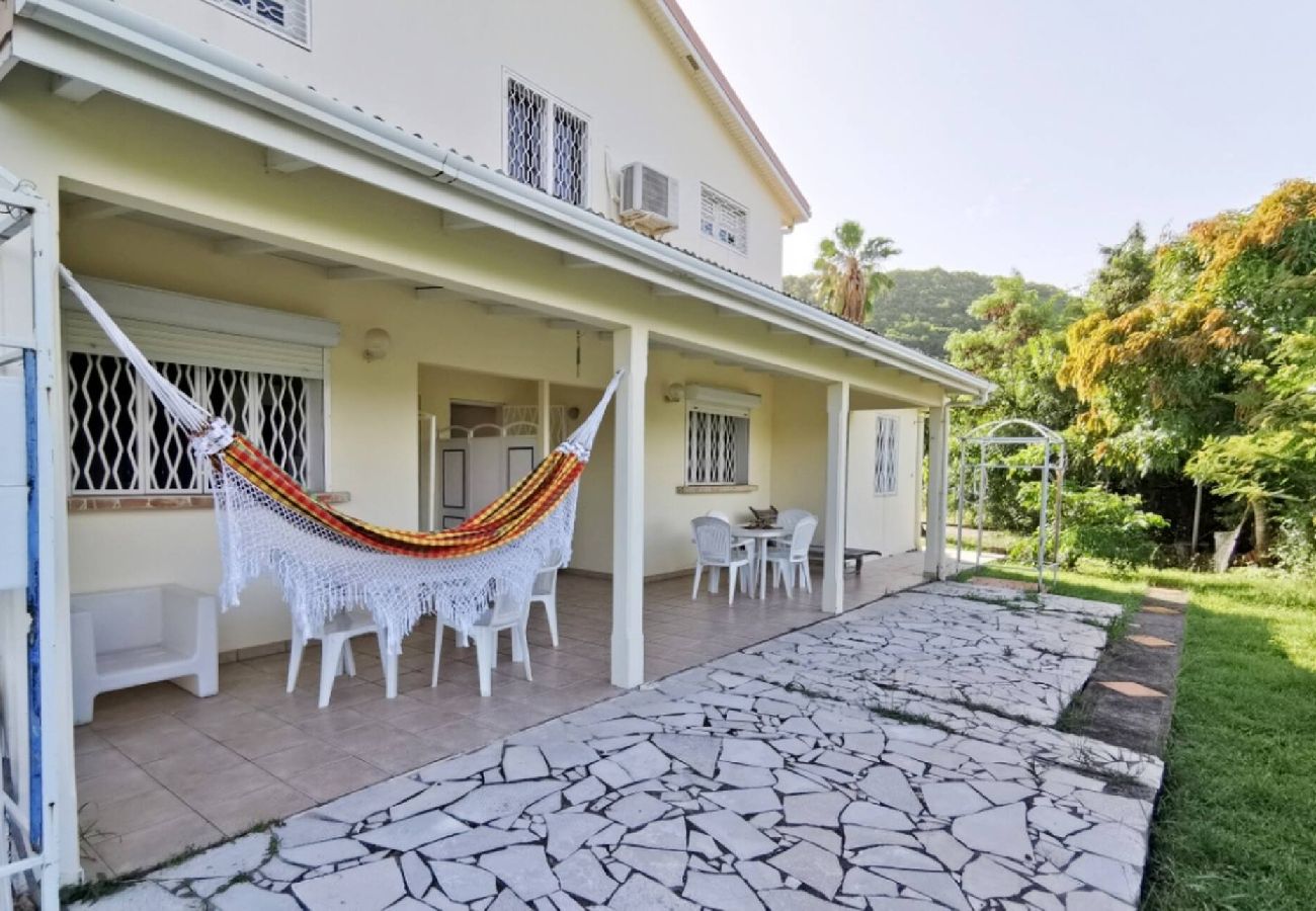 Villa à Sainte-Anne - Villa à Sainte Anne Ref M055 3ch piscine + 2appts