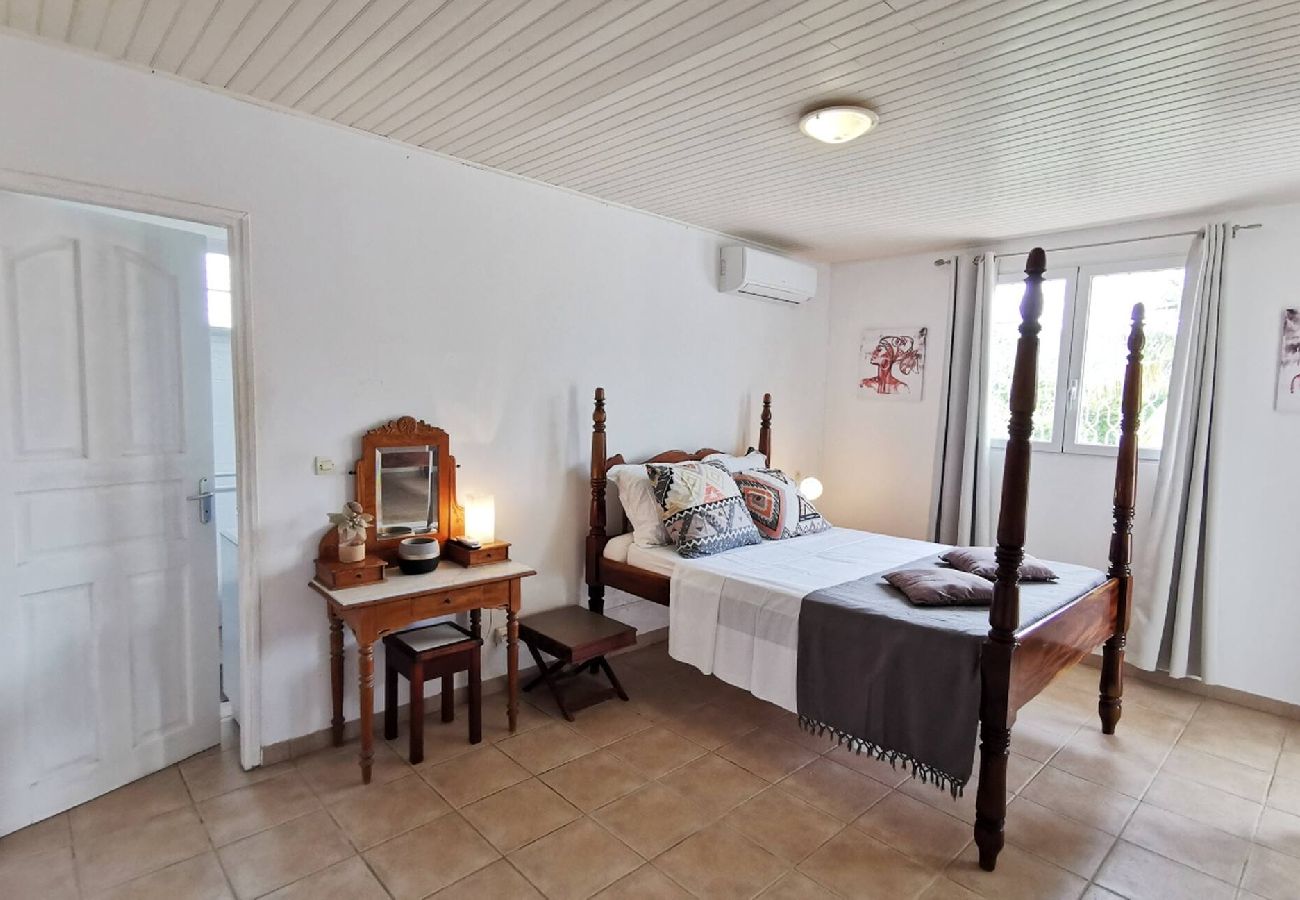 Villa à Sainte-Anne - Villa à Sainte Anne Ref M055 3ch piscine + 2appts