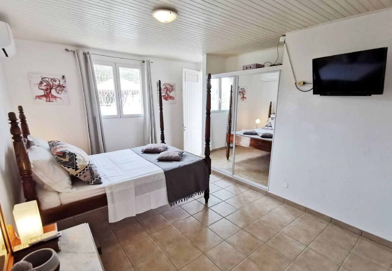 Villa à Sainte-Anne - Villa à Sainte Anne Ref M055 3ch piscine + 2appts