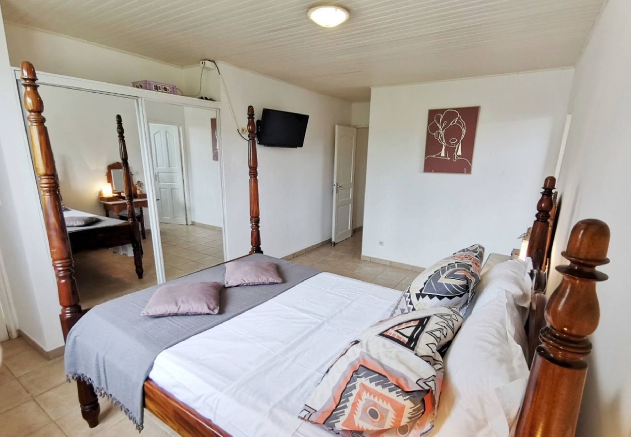 Villa à Sainte-Anne - Villa à Sainte Anne Ref M055 3ch piscine + 2appts