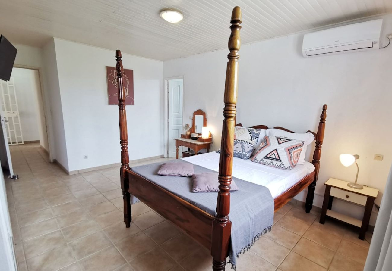 Villa à Sainte-Anne - Villa à Sainte Anne Ref M055 3ch piscine + 2appts