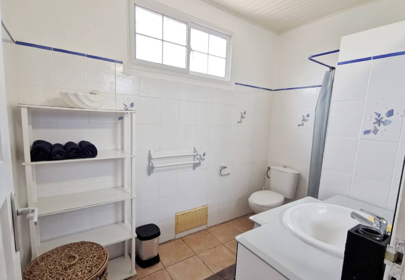 Villa à Sainte-Anne - Villa à Sainte Anne Ref M055 3ch piscine + 2appts