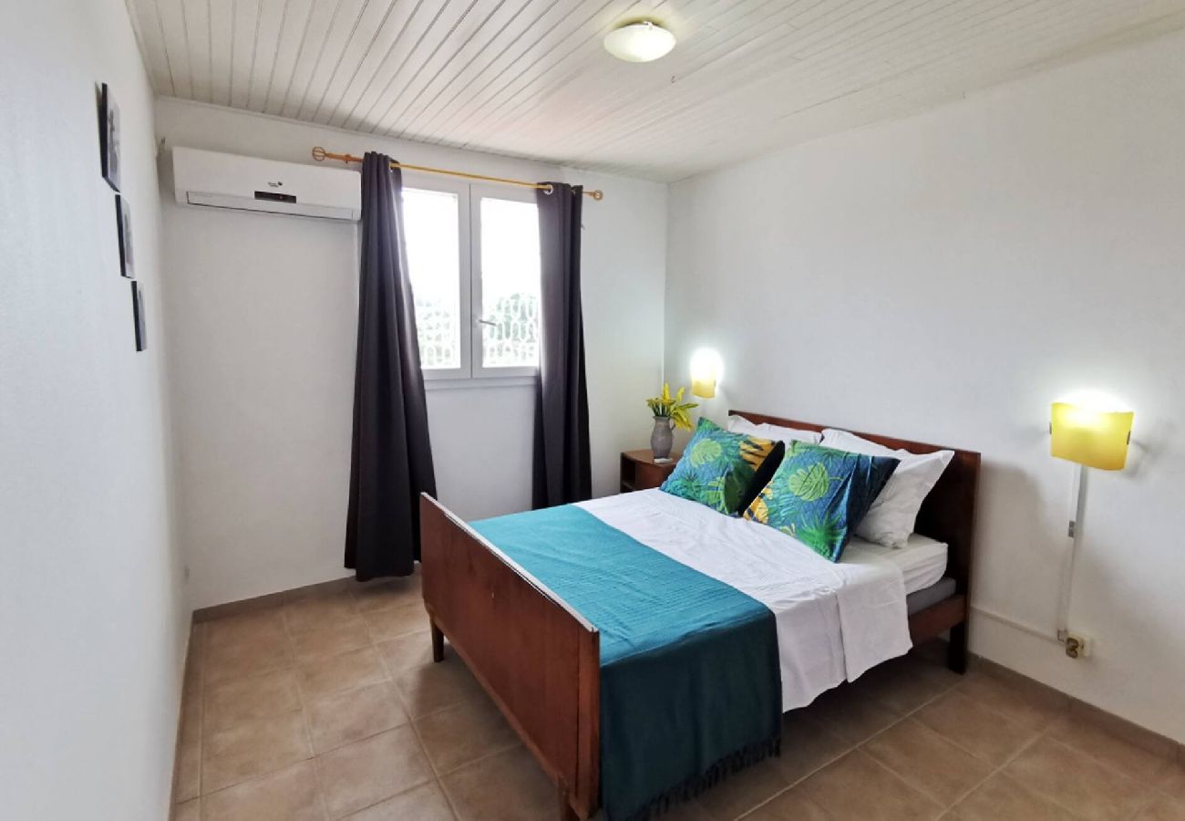 Villa à Sainte-Anne - Villa à Sainte Anne Ref M055 3ch piscine + 2appts