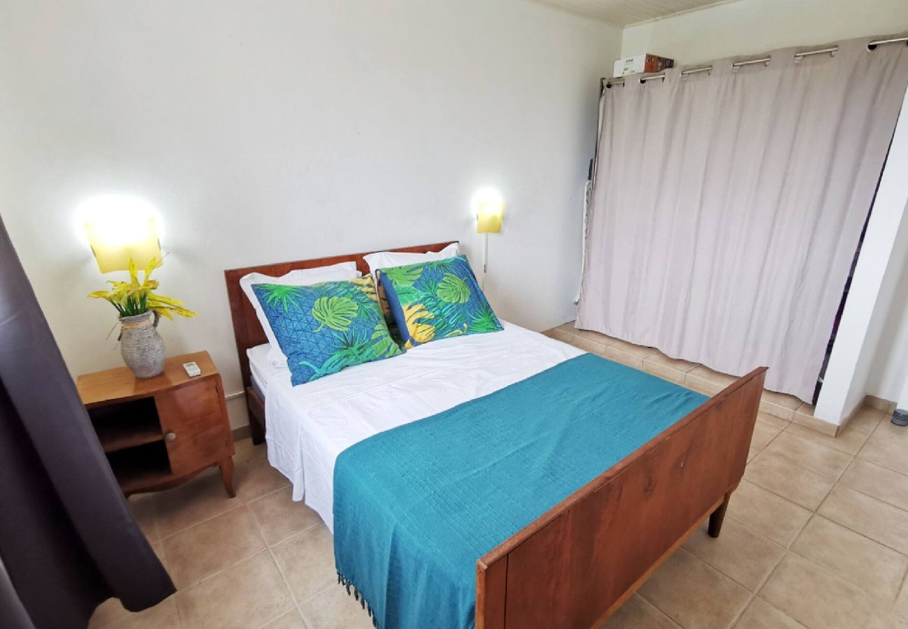 Villa à Sainte-Anne - Villa à Sainte Anne Ref M055 3ch piscine + 2appts