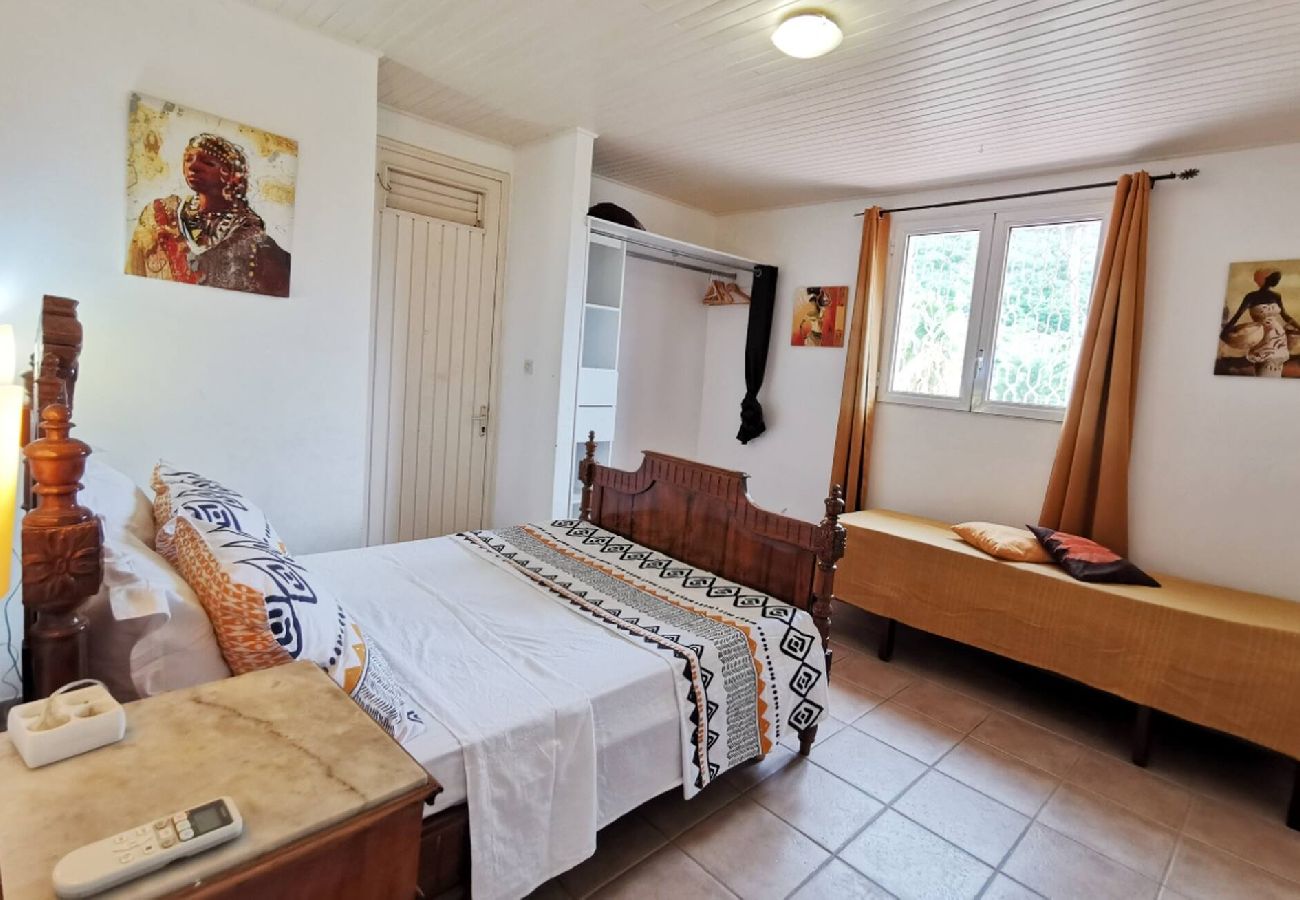 Villa à Sainte-Anne - Villa à Sainte Anne Ref M055 3ch piscine + 2appts