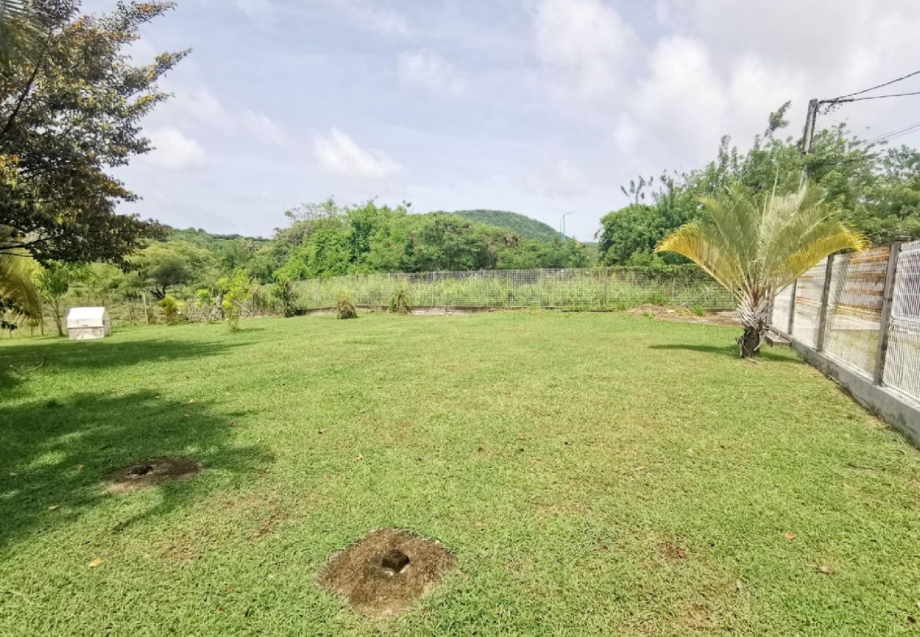 Villa à Sainte-Anne - Villa à Sainte Anne Ref M055 3ch piscine + 2appts
