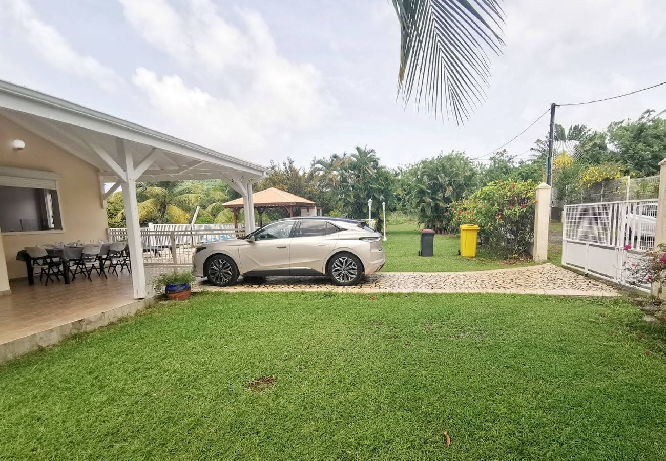 Villa à Sainte-Anne - Villa à Sainte Anne Ref M055 3ch piscine + 2appts