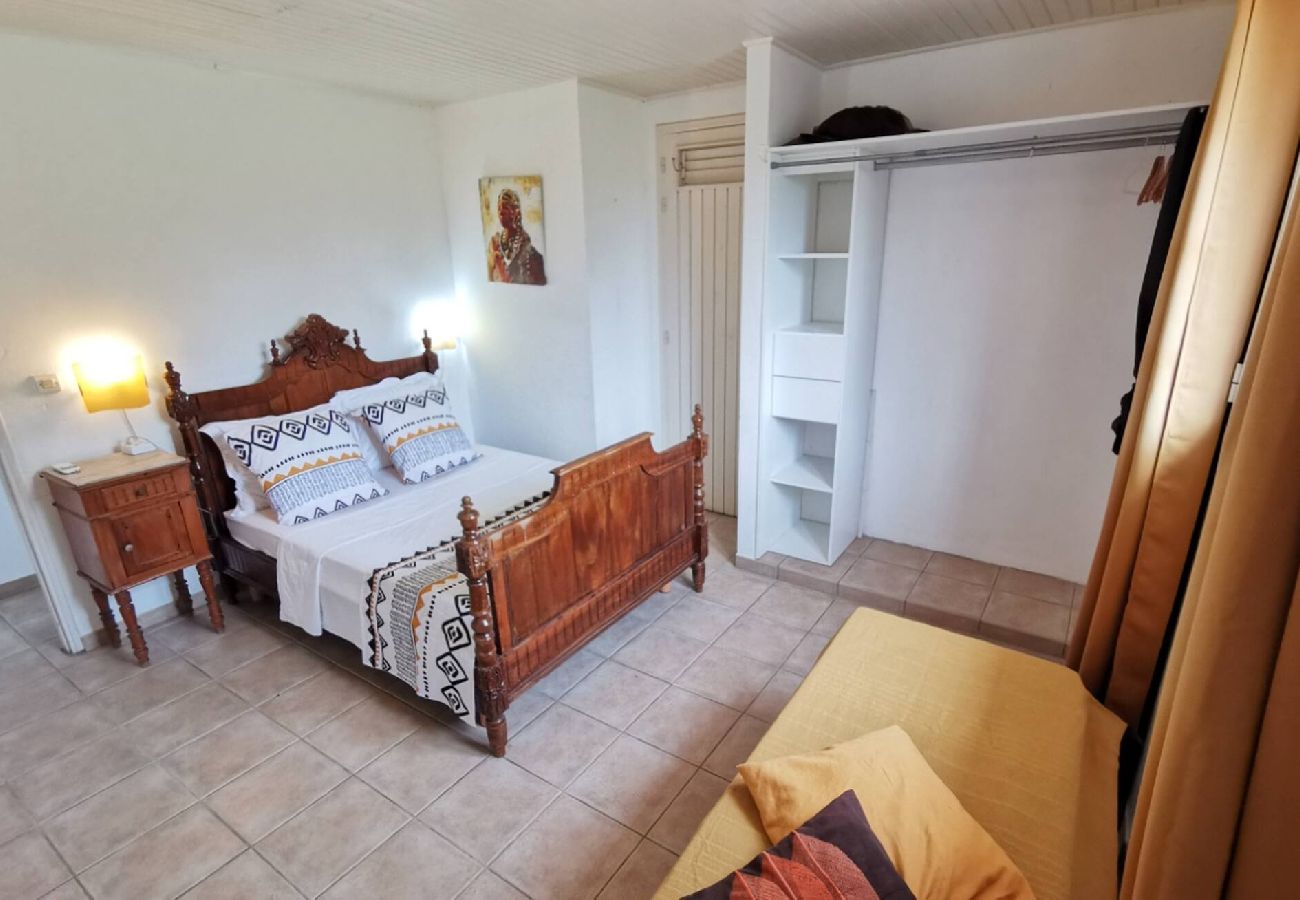 Villa à Sainte-Anne - Villa à Sainte Anne Ref M055 3ch piscine + 2appts