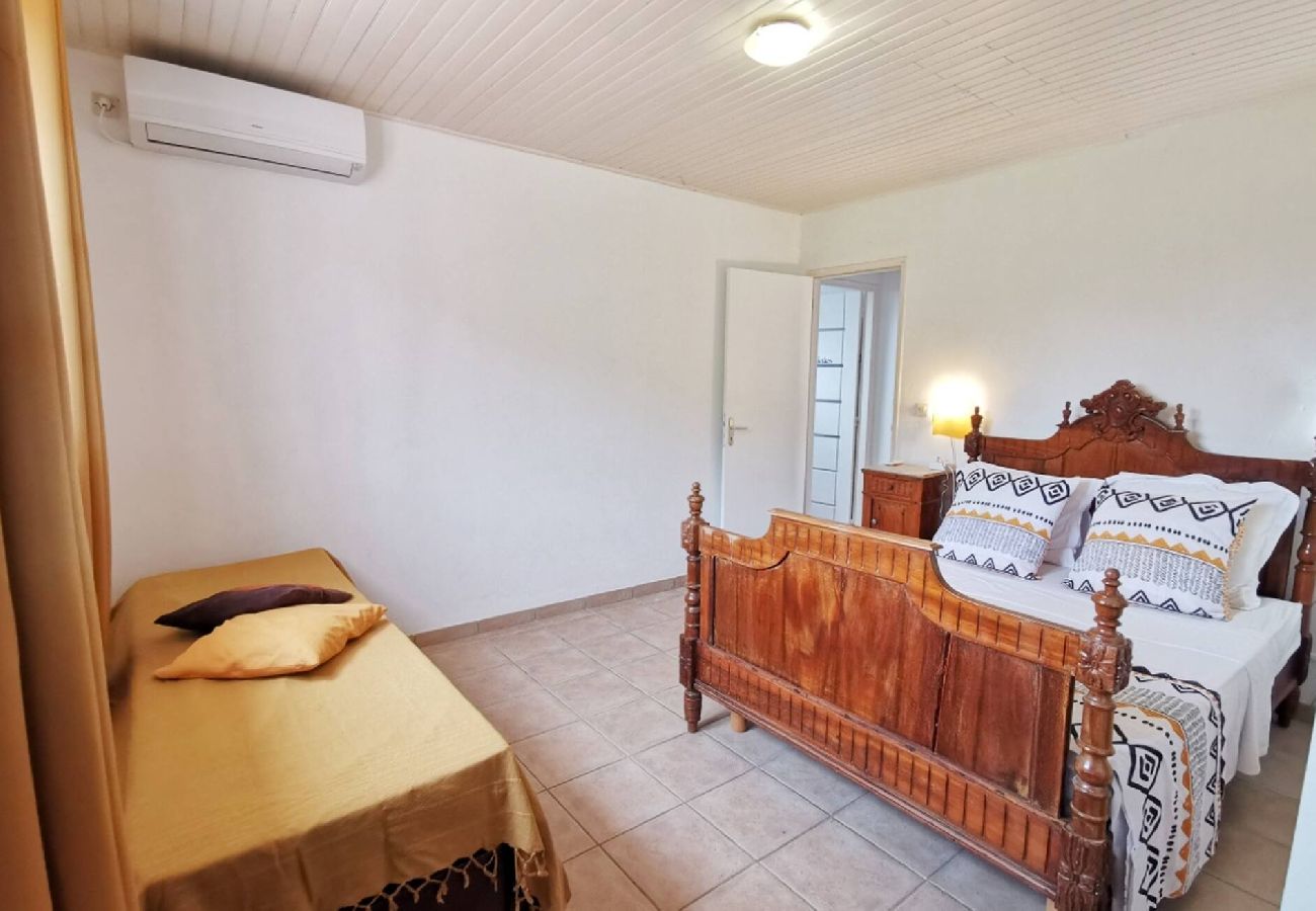 Villa à Sainte-Anne - Villa à Sainte Anne Ref M055 3ch piscine + 2appts