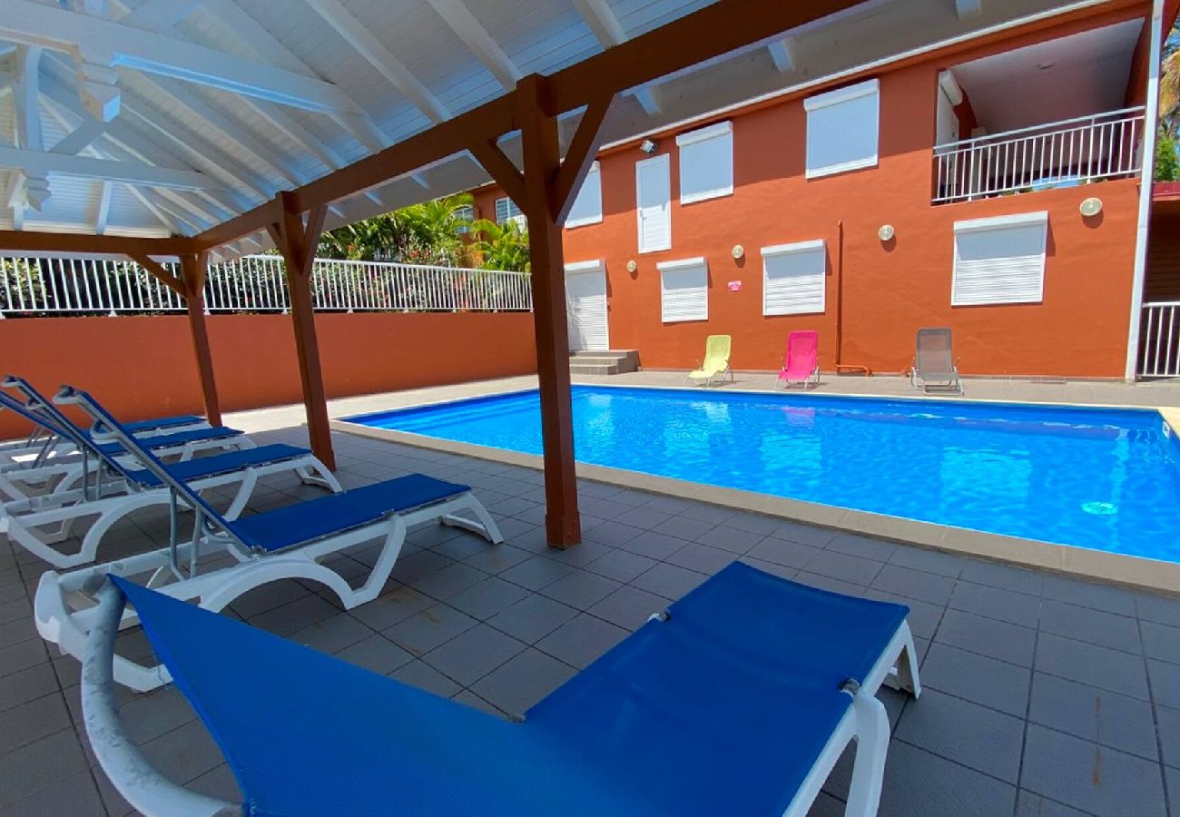 Villa à Le Gosier - Villa au Gosier ref G112A 5ch piscine 100m plage