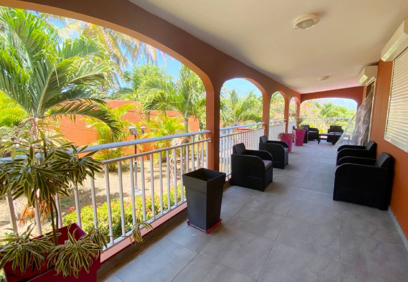 Villa à Le Gosier - Villa au Gosier ref G112A 5ch piscine 100m plage