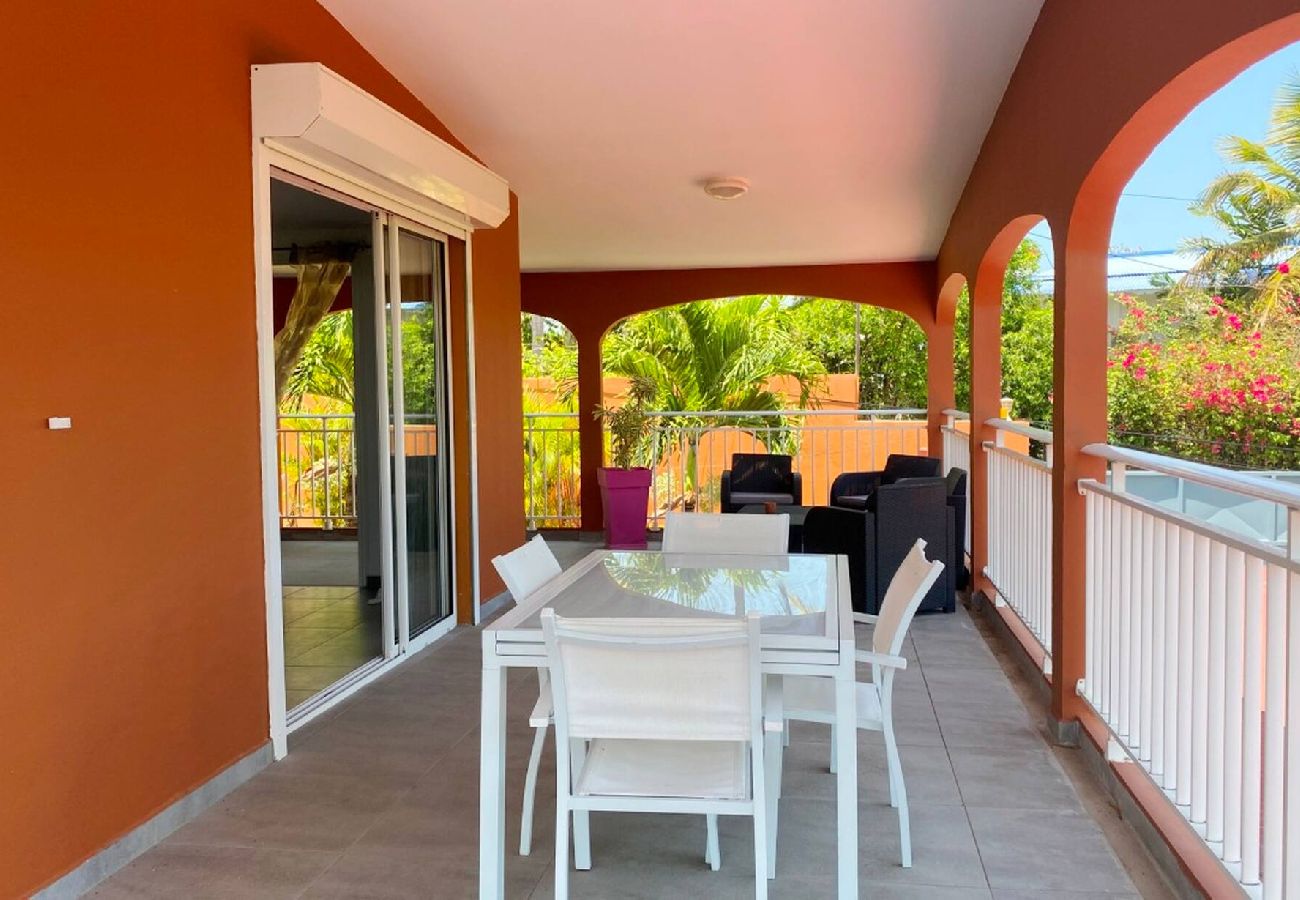 Villa à Le Gosier - Villa au Gosier ref G112A 5ch piscine 100m plage