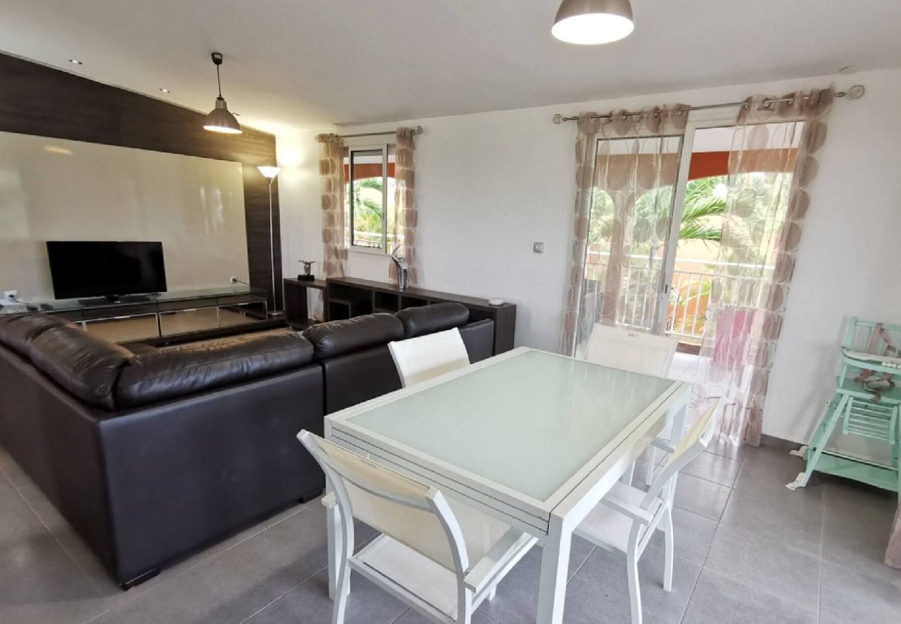 Villa à Le Gosier - Villa au Gosier ref G112A 5ch piscine 100m plage