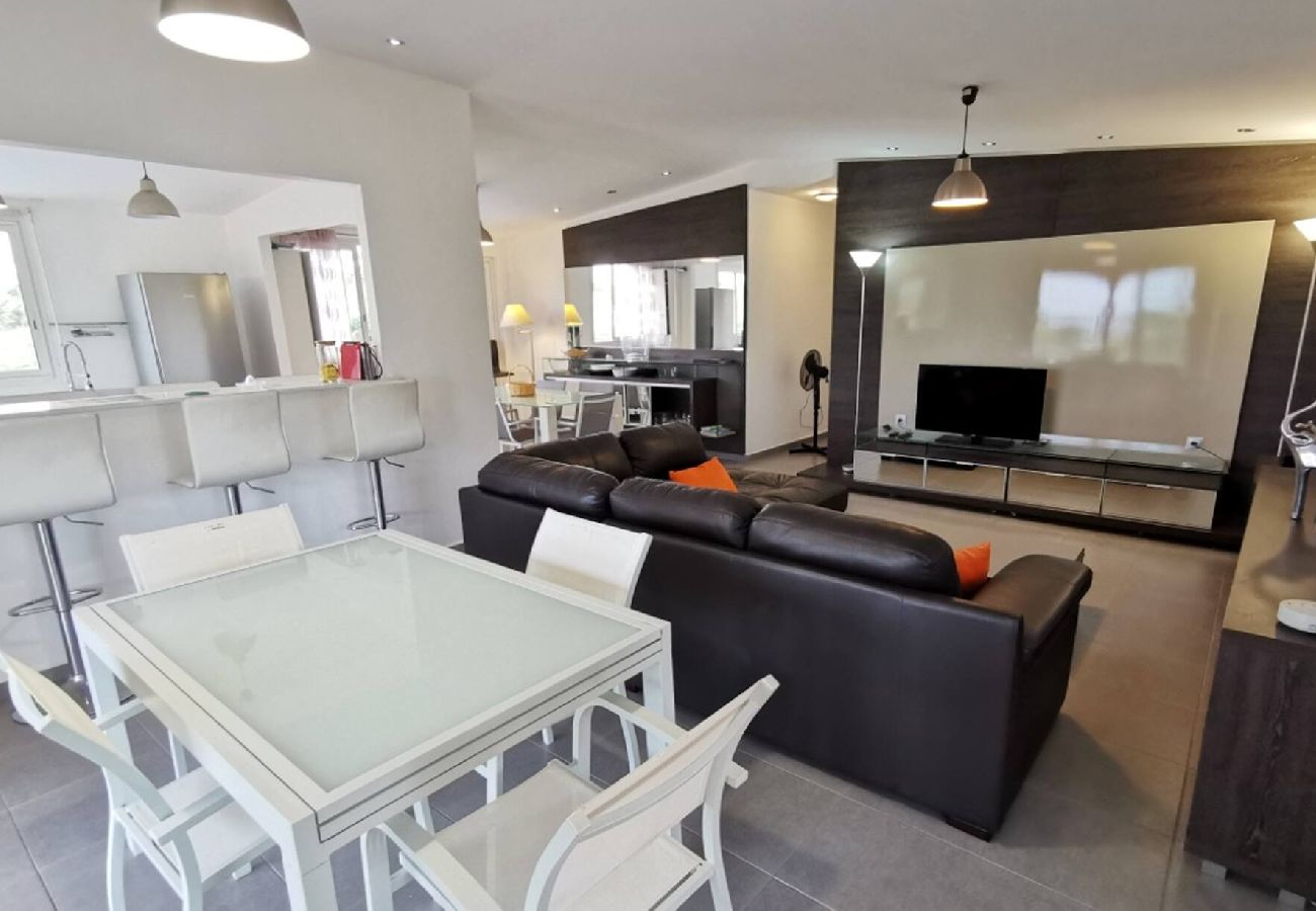 Villa à Le Gosier - Villa au Gosier ref G112A 5ch piscine 100m plage