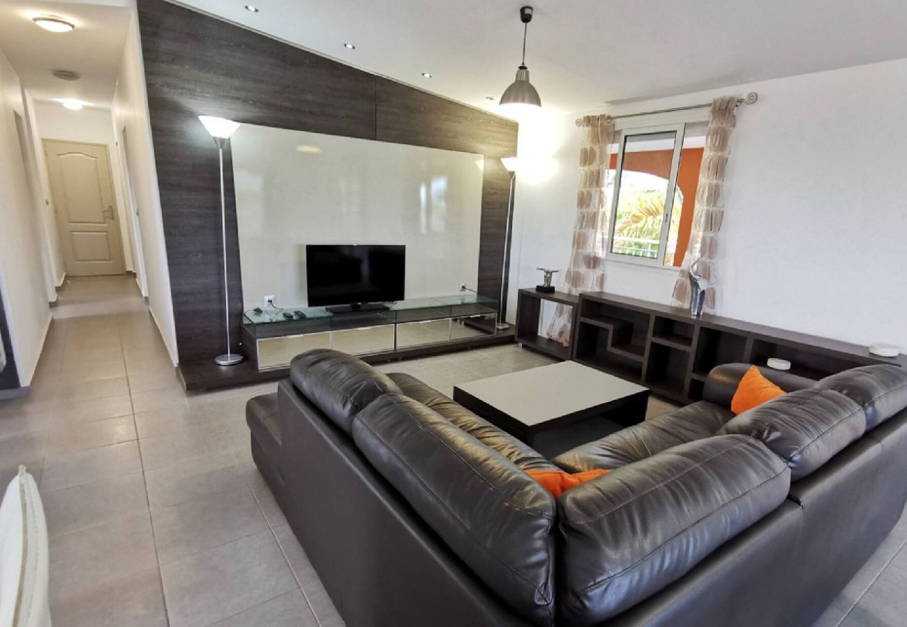 Villa à Le Gosier - Villa au Gosier ref G112A 5ch piscine 100m plage