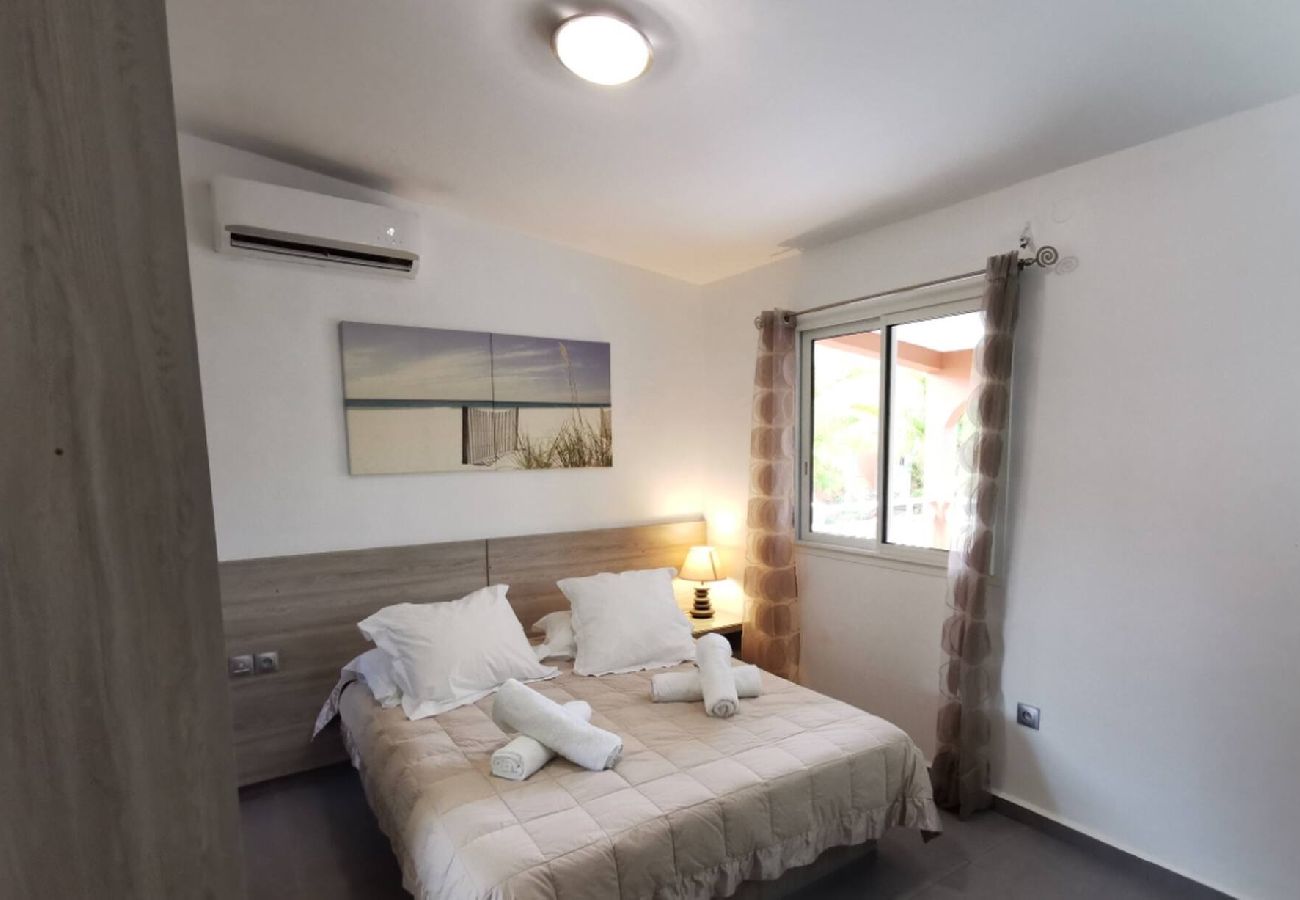 Villa à Le Gosier - Villa au Gosier ref G112A 5ch piscine 100m plage