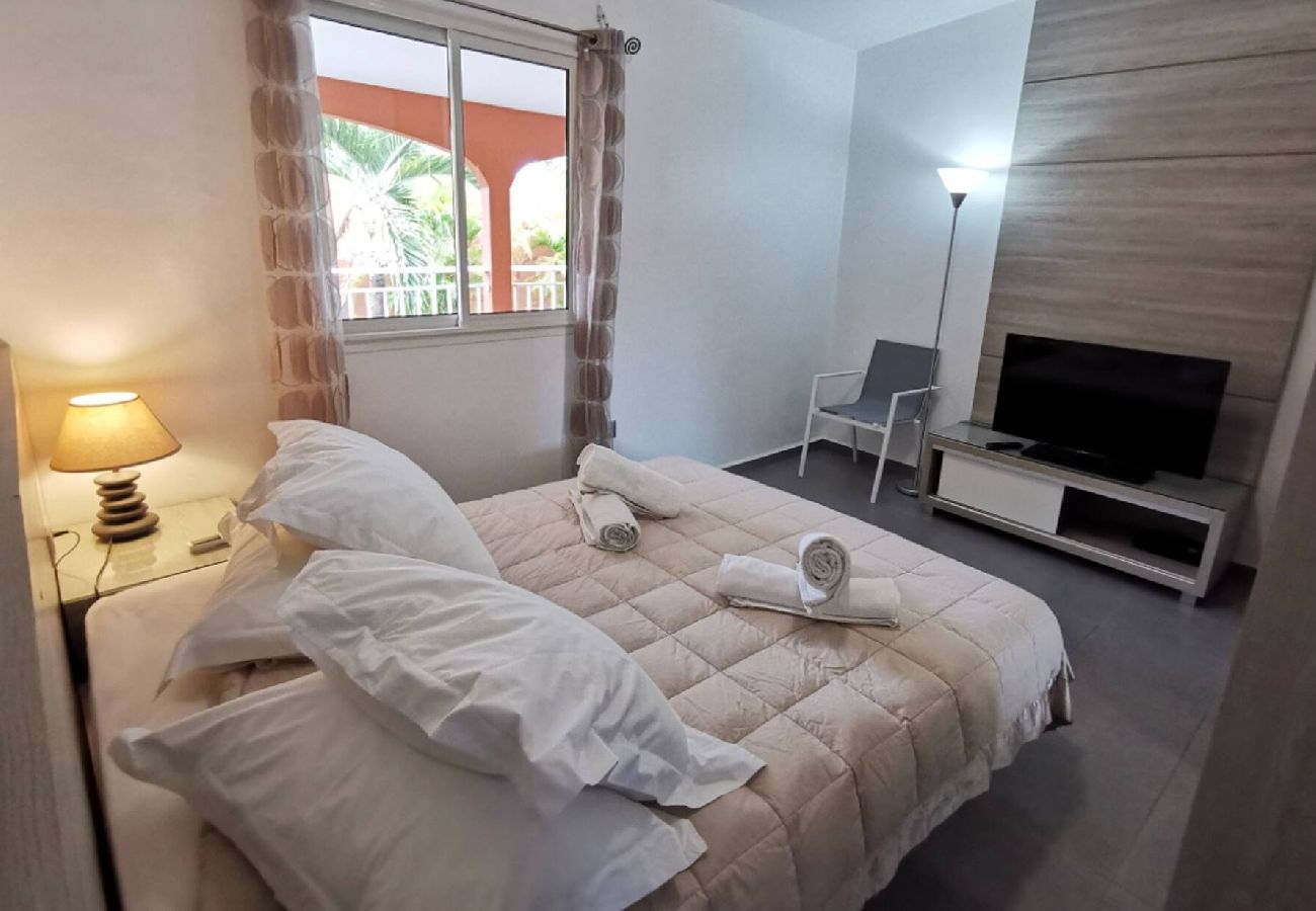 Villa à Le Gosier - Villa au Gosier ref G112A 5ch piscine 100m plage