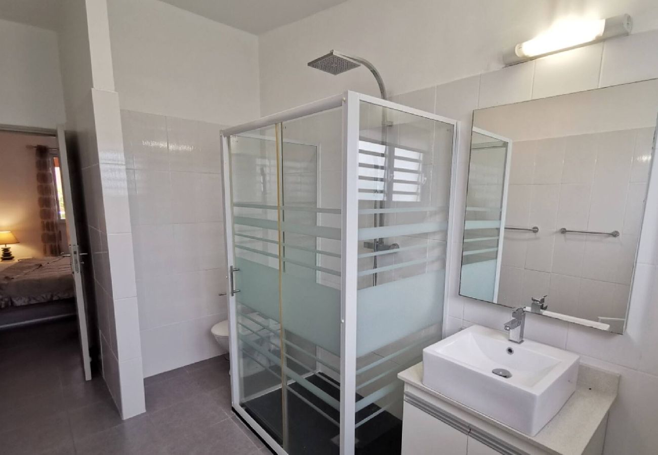 Villa à Le Gosier - Villa au Gosier ref G112A 5ch piscine 100m plage