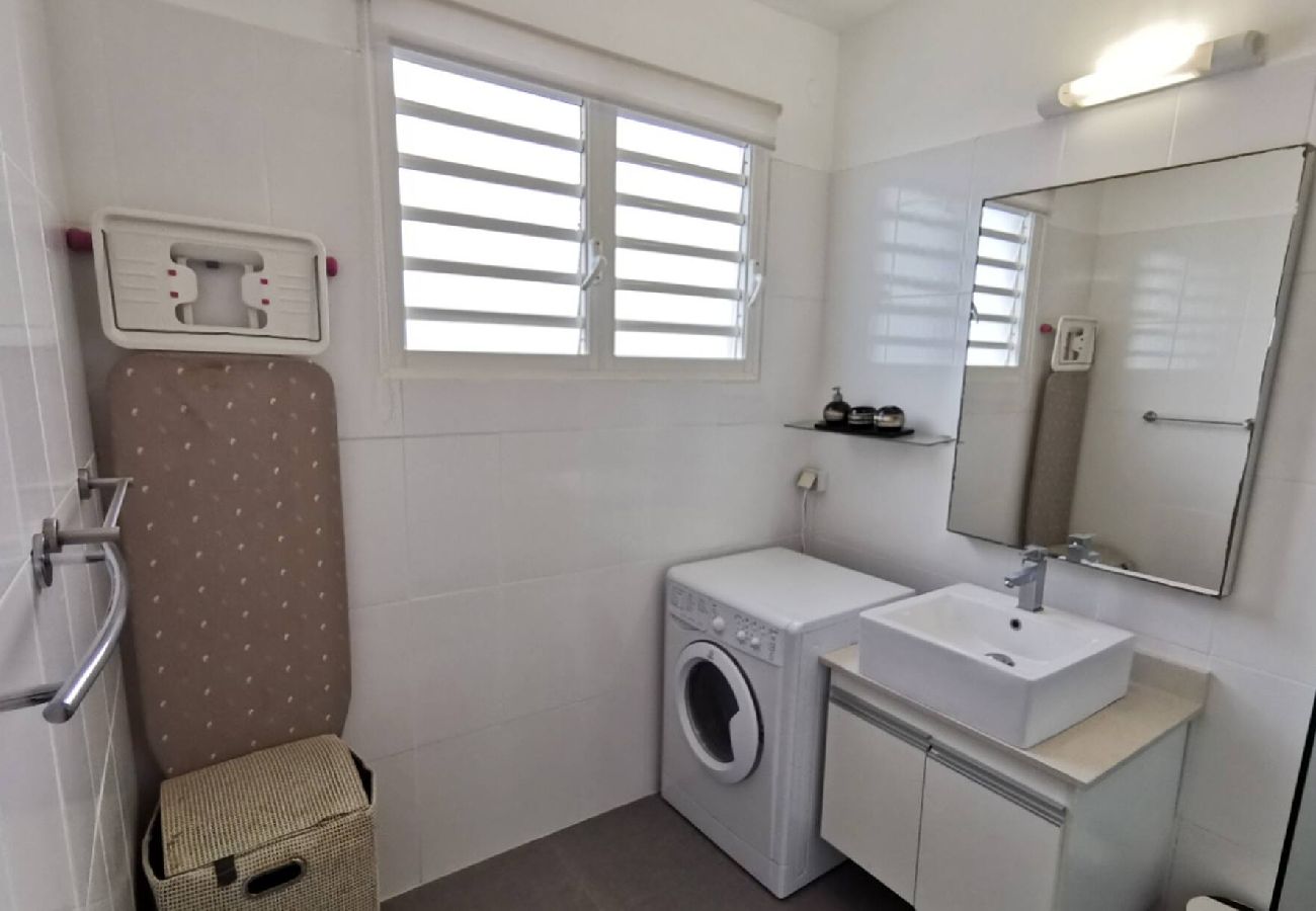 Villa à Le Gosier - Villa au Gosier ref G112A 5ch piscine 100m plage