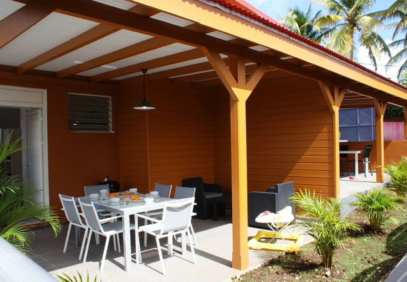 Villa à Le Gosier - Villa au Gosier ref G112A 5ch piscine 100m plage