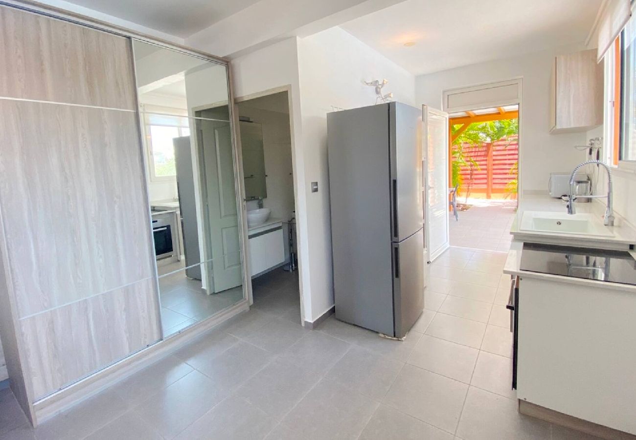 Villa à Le Gosier - Villa au Gosier ref G112A 5ch piscine 100m plage