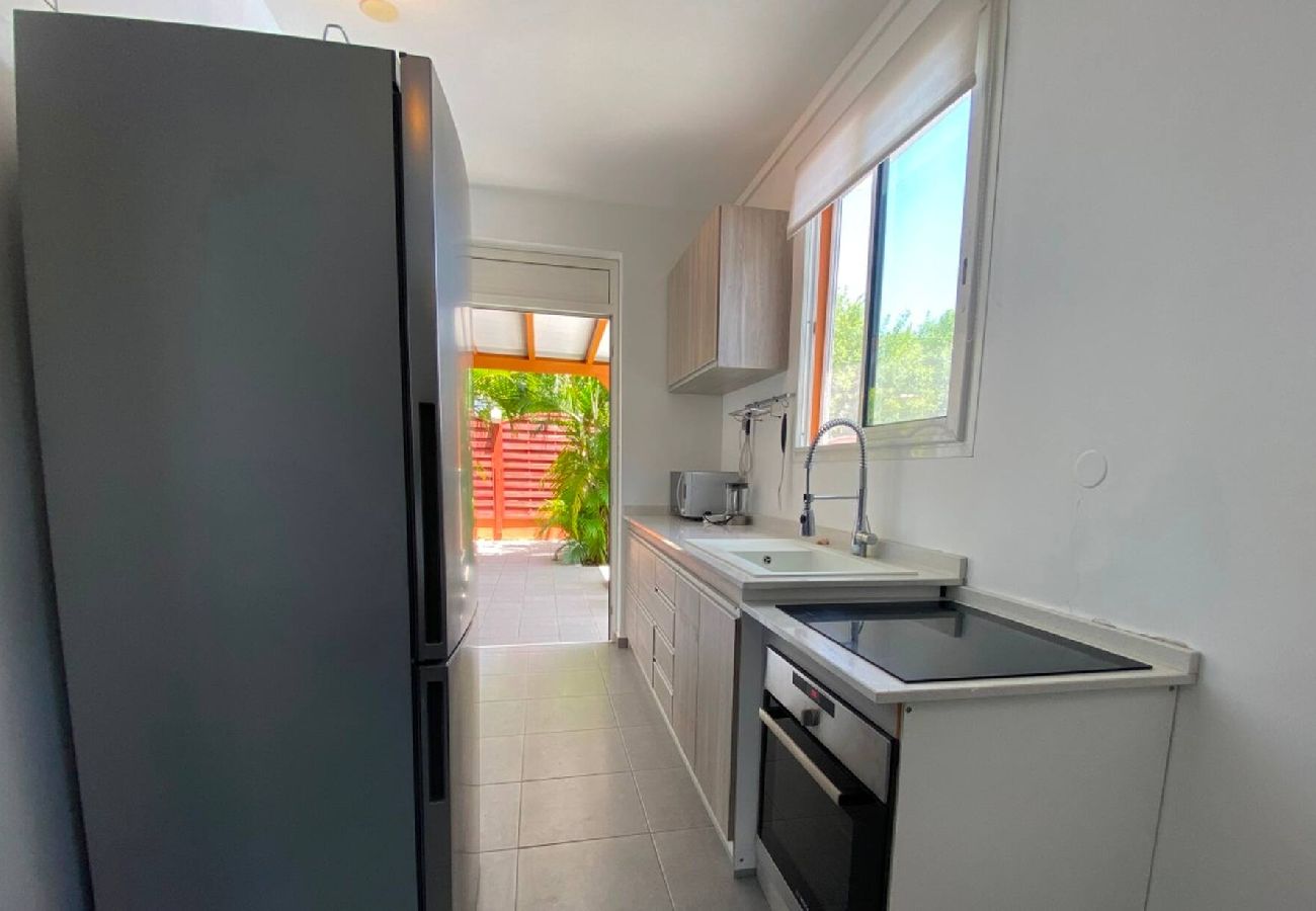 Villa à Le Gosier - Villa au Gosier ref G112A 5ch piscine 100m plage