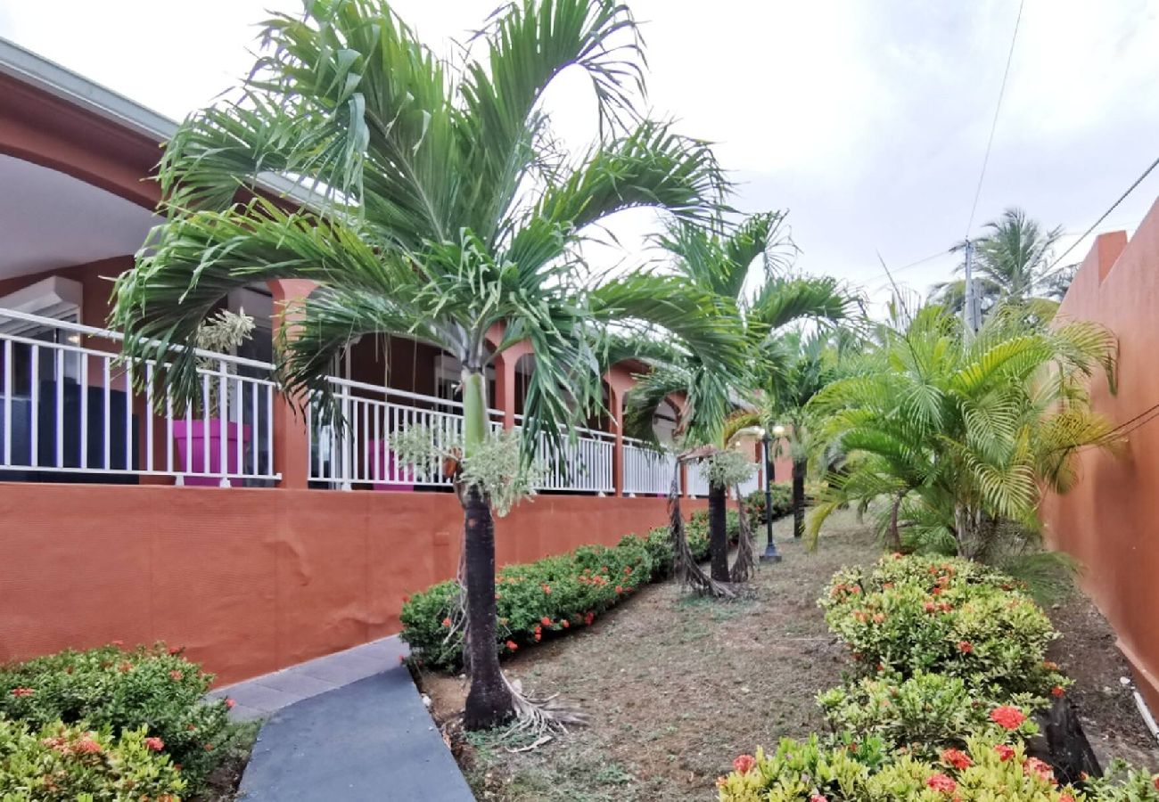 Villa à Le Gosier - Villa au Gosier ref G112A 5ch piscine 100m plage