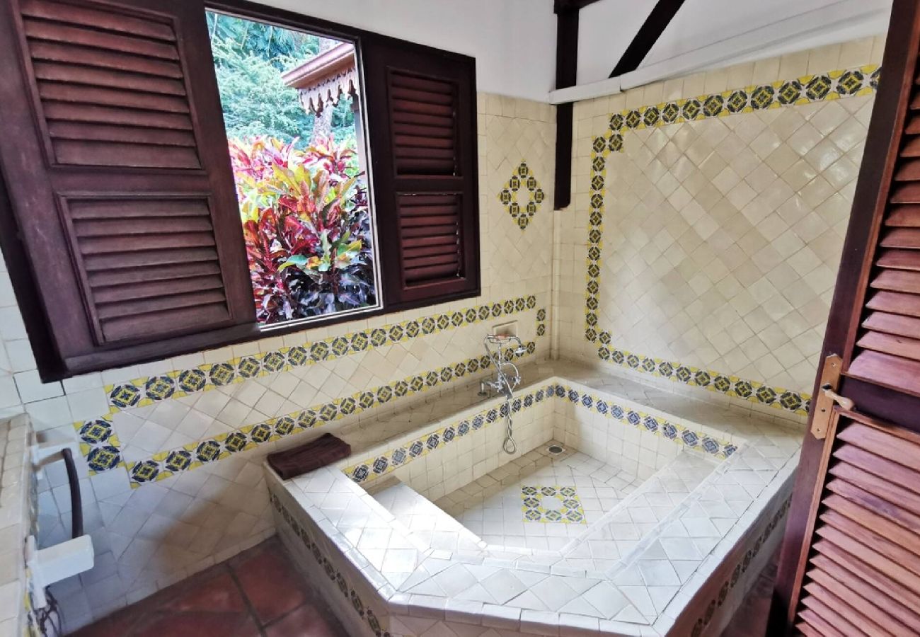Villa à Deshaies - Villa à Deshaies G199 vue mer 11 pers piscine