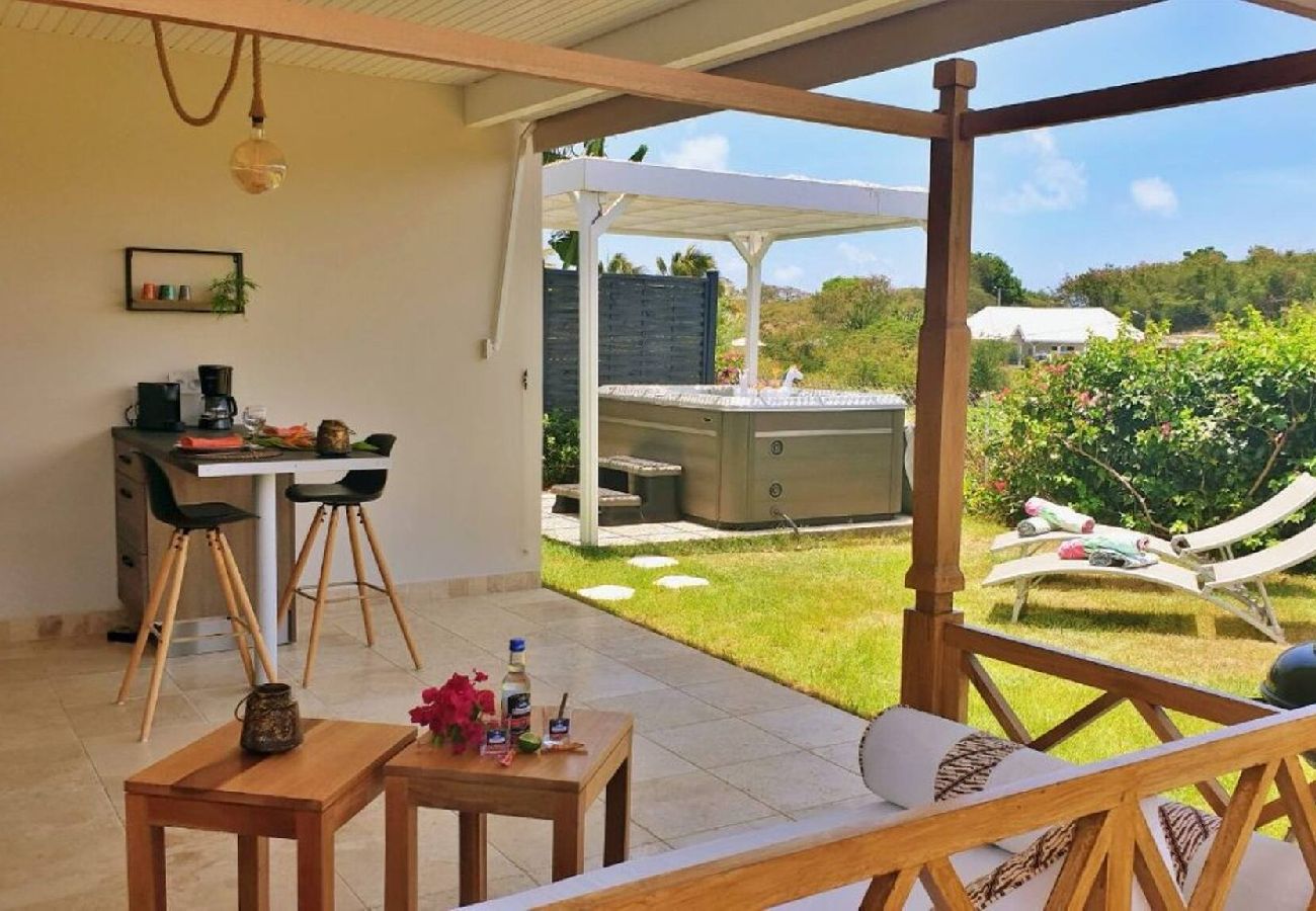 Villa à Le Gosier - Mini villa Gosier ref G015B 1ch 2 pers jacuzzi