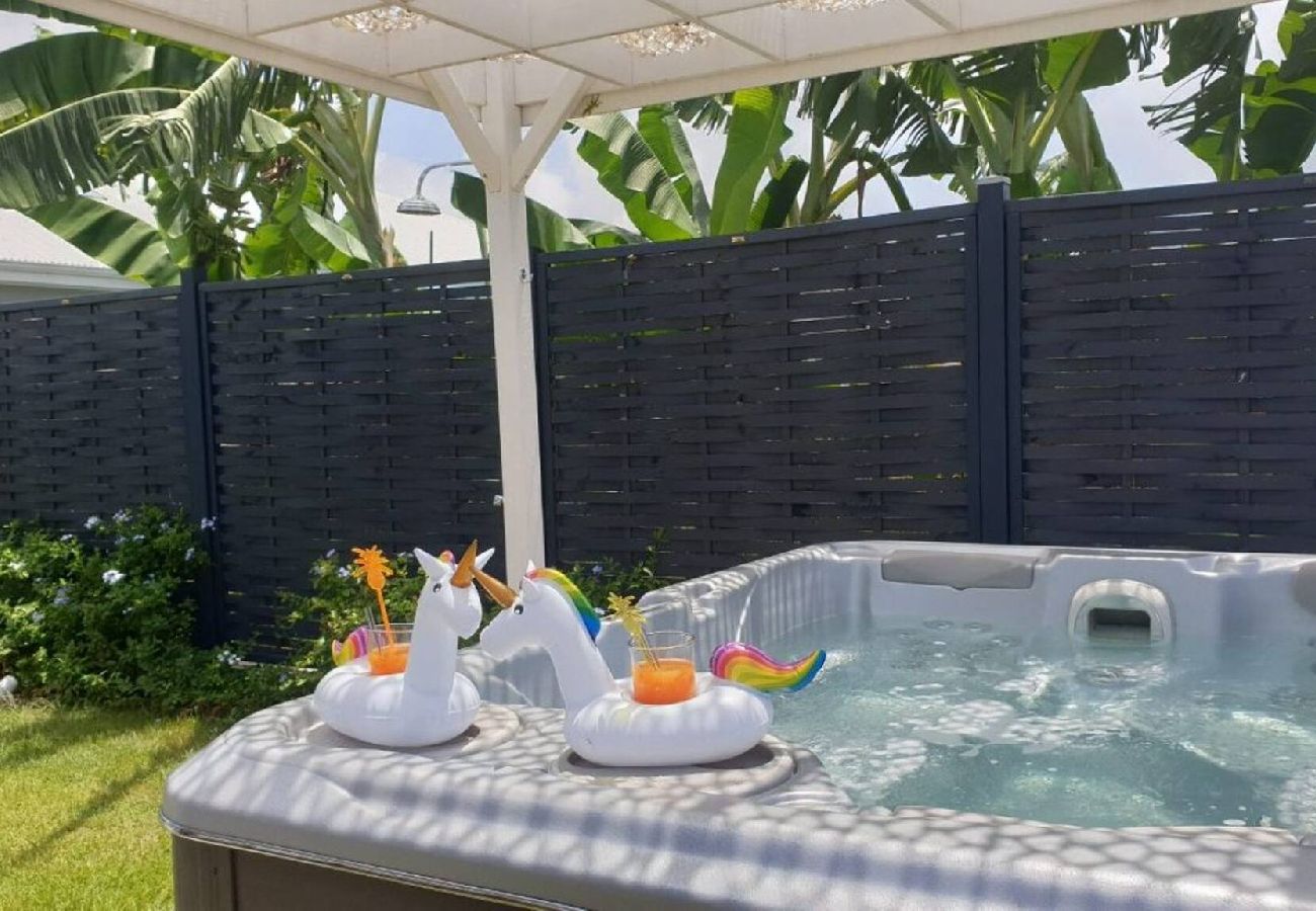 Villa à Le Gosier - Mini villa Gosier ref G015B 1ch 2 pers jacuzzi