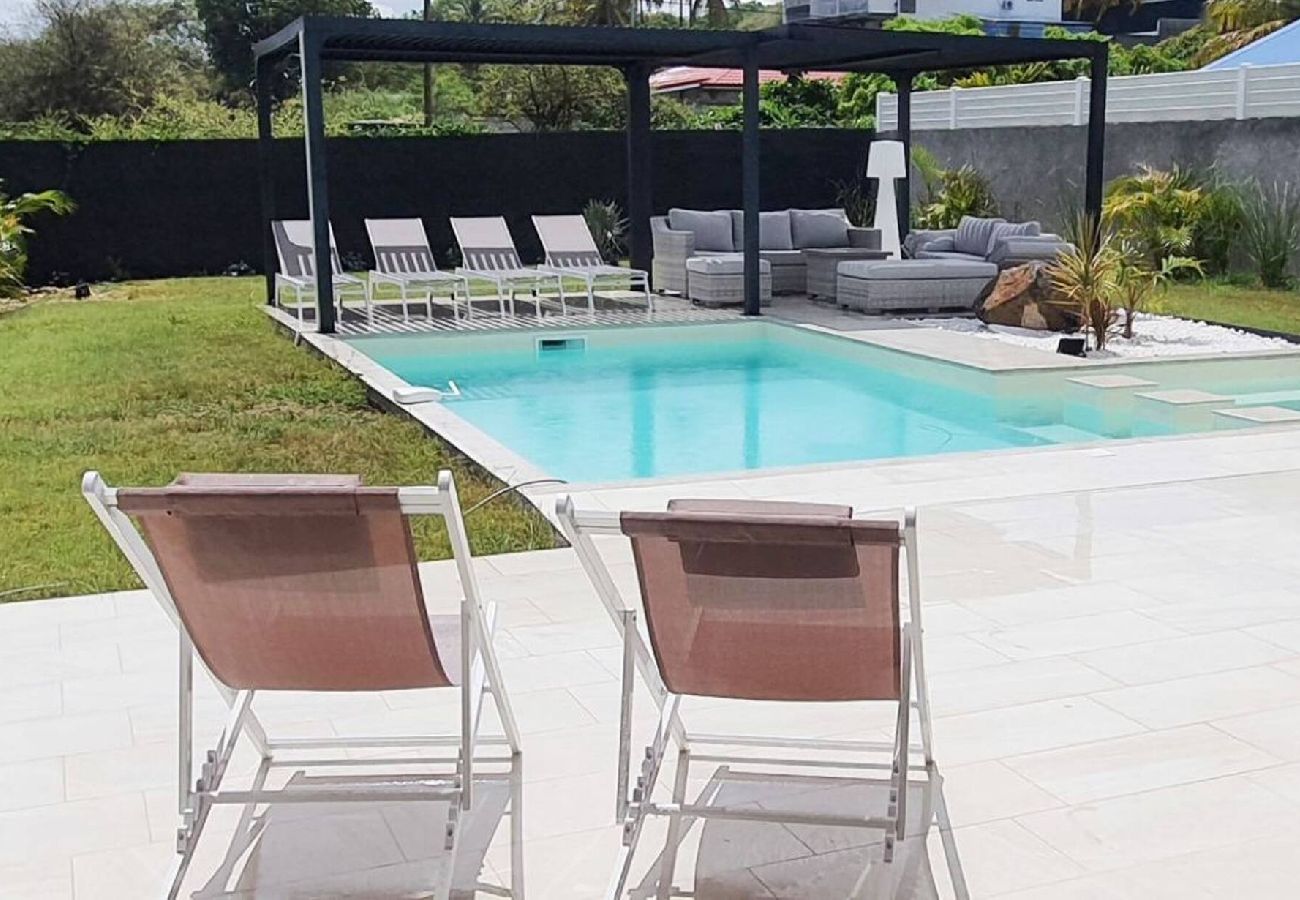 Villa à Le Gosier - Villa Gosier ref G167E 4ch 8 pers piscine