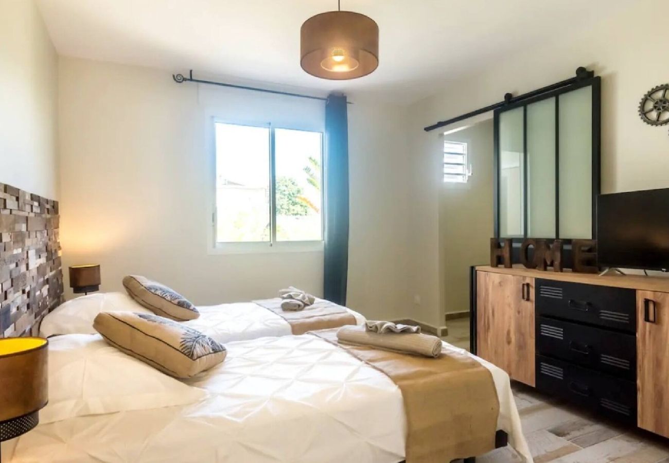 Villa à Le Gosier - Villa Gosier ref G167E 4ch 8 pers piscine