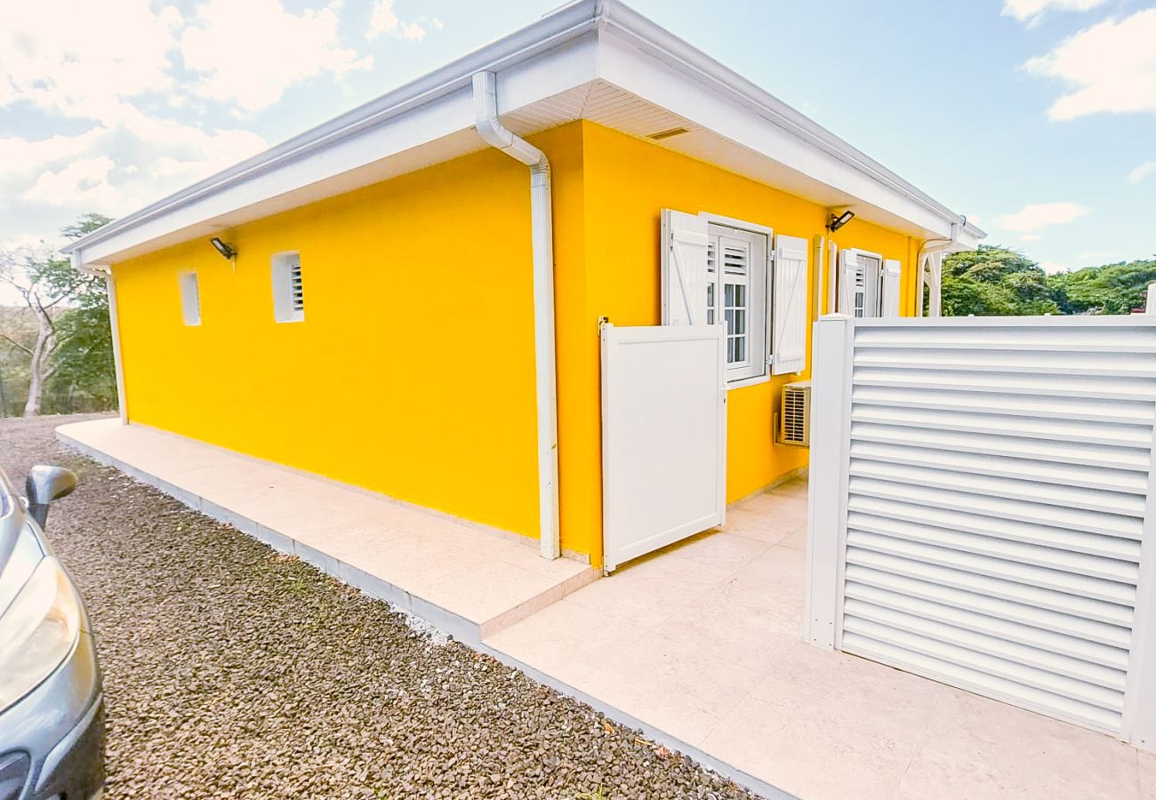 Bungalow à Le Diamant - Bungalow au Diamant en Martinique - Ref : M029B