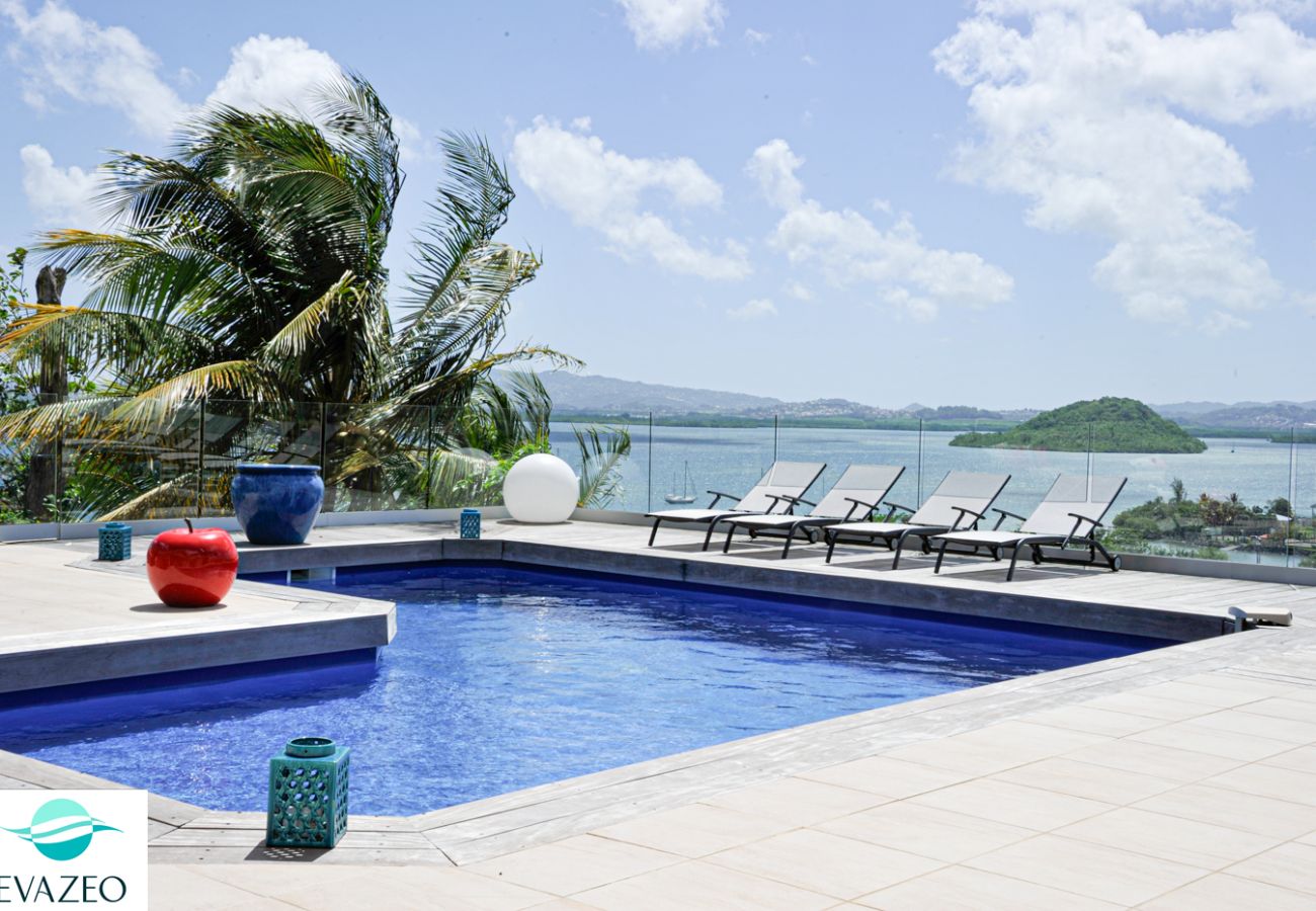 Villa à Les Trois-Ilets - Villa aux Trois Ilets en Martinique - Ref : M189