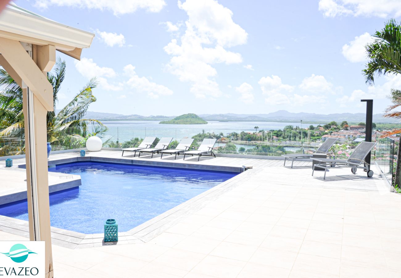 Villa à Les Trois-Ilets - Villa aux Trois Ilets en Martinique - Ref : M189