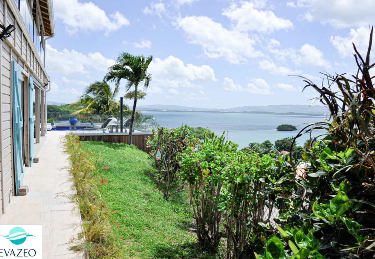 Villa à Les Trois-Ilets - Villa aux Trois Ilets en Martinique - Ref : M189