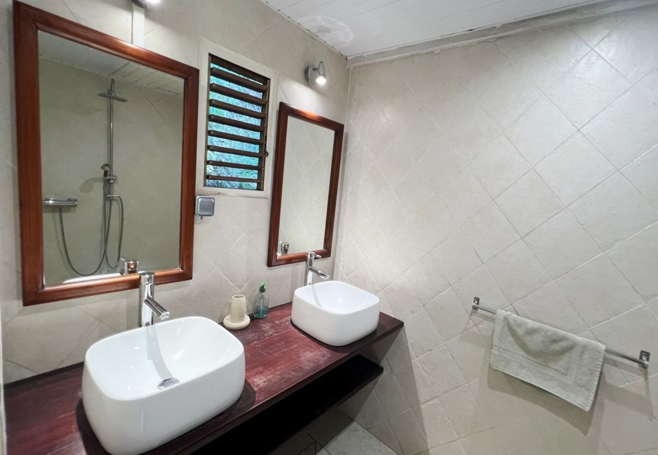 Villa à Deshaies - Villa à Deshaies en Guadeloupe - Ref : G042D