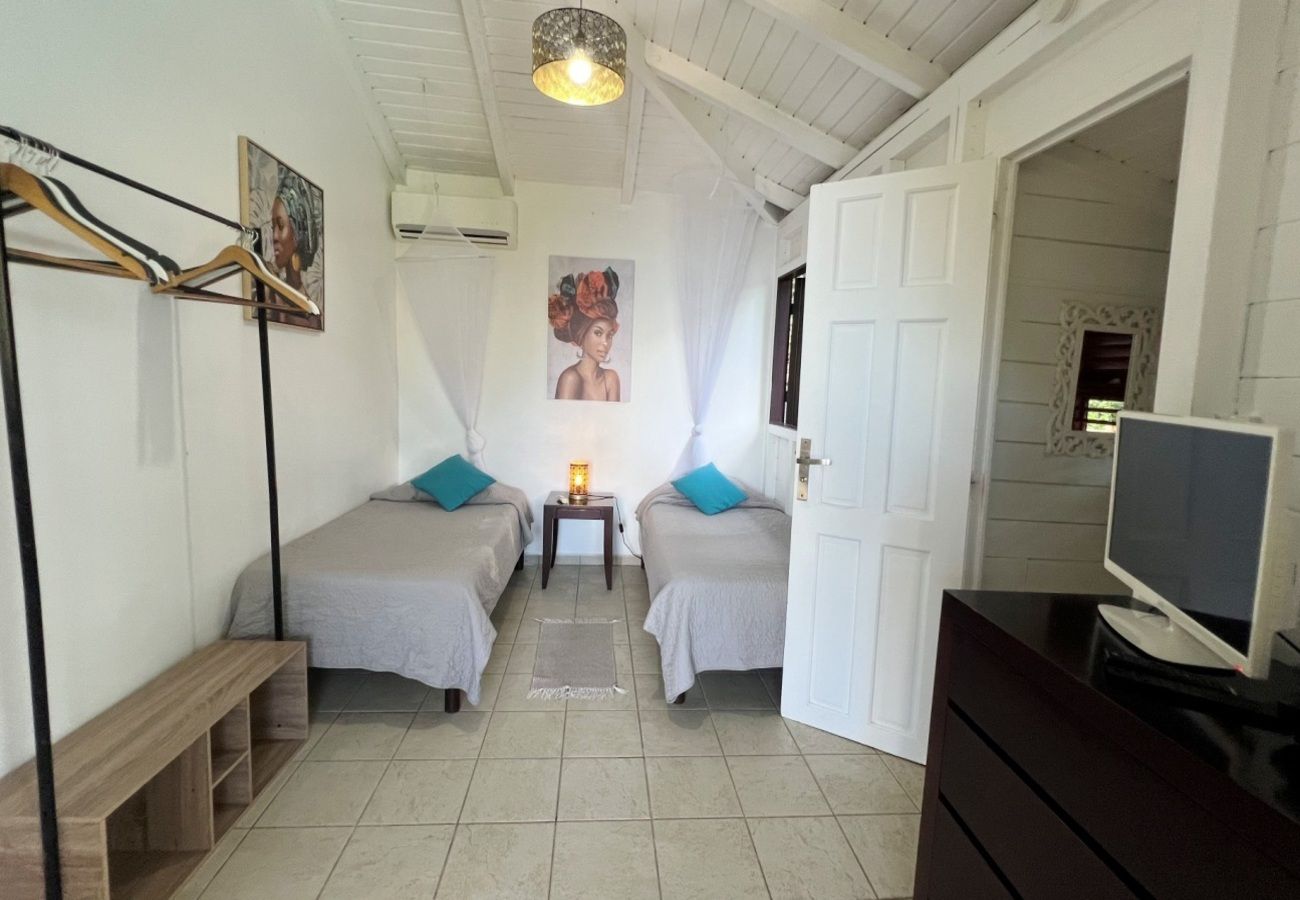 Villa à Deshaies - Villa à Deshaies en Guadeloupe - Ref : G042D